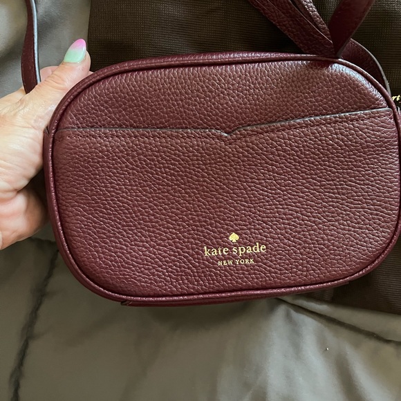 ♠️ KATE SPADE ♠️ Kourtney crossbody camera bag. Cranberry - Picture 2 of 7